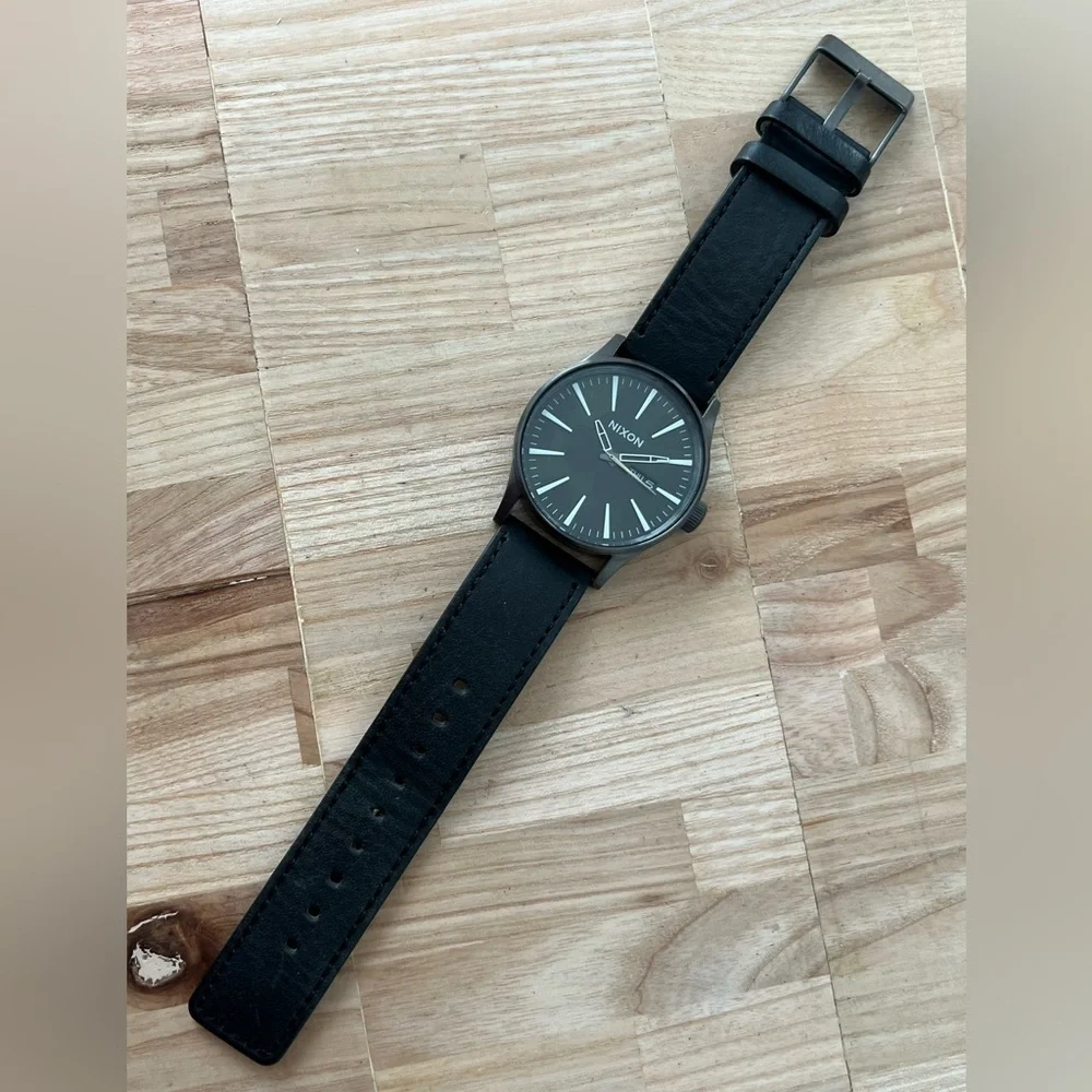 Nixon The Sentry Never Be Late Watch Black Green Dial Gunmetal Case Leather
